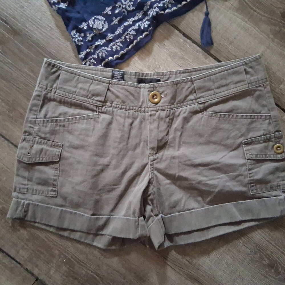 The Limited Drew Fit Shorts Tan Beige Size 6 + Free Top - Picture 2 of 5